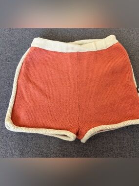 Oeuf Coral Knit Sweater Shorts with Cream Trim